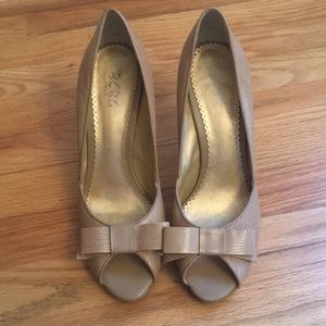 BCBG nude peep toe heels with bow detail. Size 10.